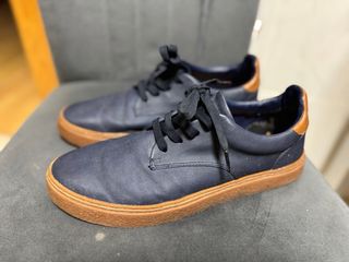 Zapatos casuales suela goma azul y marrón