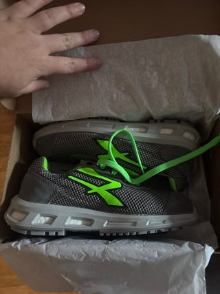 Zapatos de seguridad U-Power grises y verdes