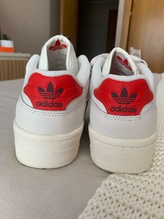 Zapatillas Adidas Blancas y Rojas