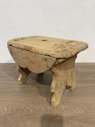 Banqueta antigua de madera para restaurar
