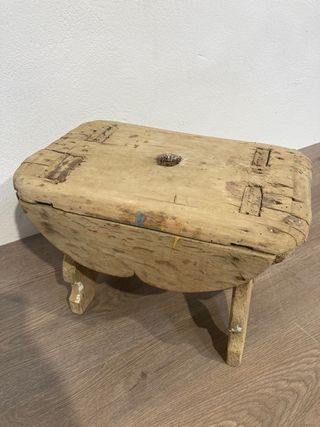 Banqueta antigua de madera para restaurar