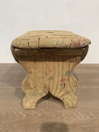 Banqueta antigua de madera para restaurar