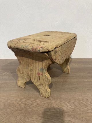 Banqueta antigua de madera para restaurar