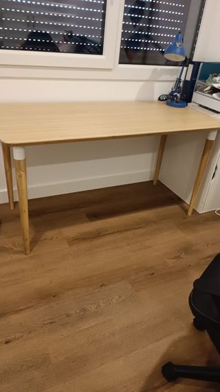 Secretária IKEA 140x65cm Madeira e Plástico