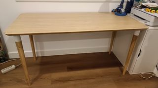 Secretária IKEA 140x65cm Madeira e Plástico