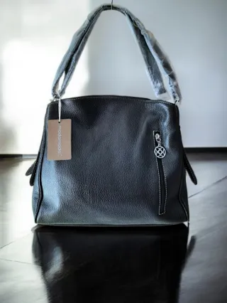 Borsa in vera pelle nera nuova con cartellino