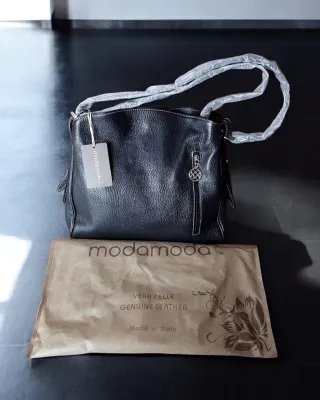 Borsa in vera pelle nera nuova con cartellino