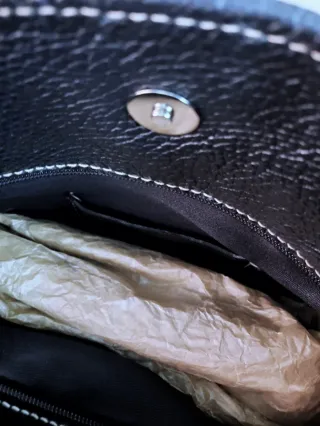 Borsa in vera pelle nera nuova con cartellino