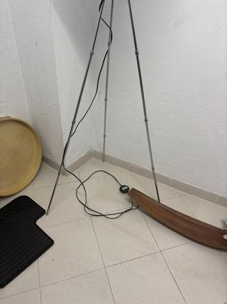 Lámpara de pie esférica de metal