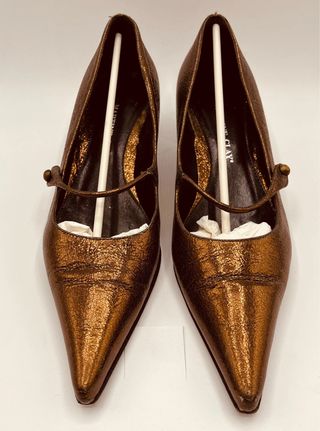 Décolleté a punta in pelle martellata bronzo