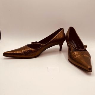 Décolleté a punta in pelle martellata bronzo