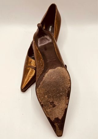 Décolleté a punta in pelle martellata bronzo