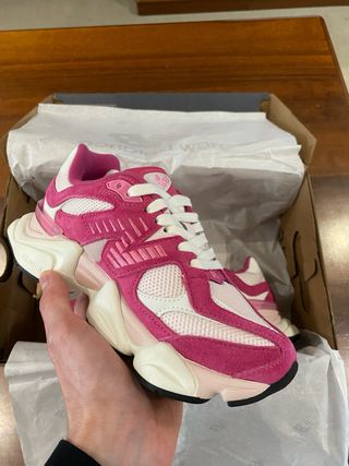 New Balance 9060 Rosa e Bianco