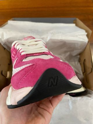 New Balance 9060 Rosa e Bianco