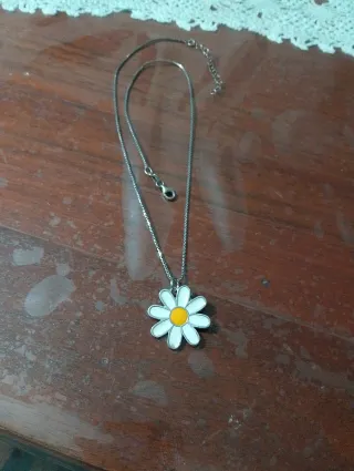 Collana con ciondolo fiore margherita