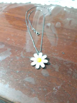 Collana con ciondolo fiore margherita