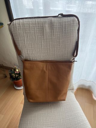 Bolso de piel marrón