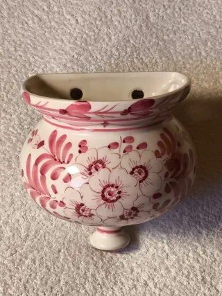 ANTIGUO MACETERO DE PARED PORCELANA DECORADA FLORE