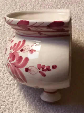 ANTIGUO MACETERO DE PARED PORCELANA DECORADA FLORE