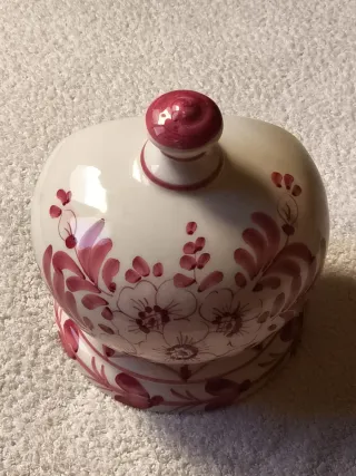 ANTIGUO MACETERO DE PARED PORCELANA DECORADA FLORE