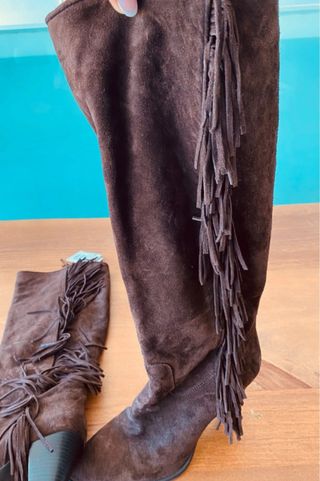 Botas de piel marrones con flecos