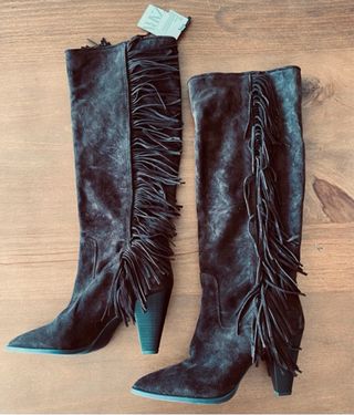 Botas de piel marrones con flecos