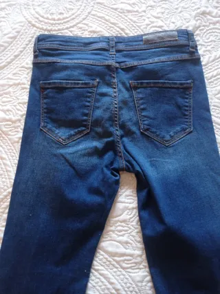 Pantalón vaquero T-36 desgastado