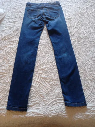 Pantalón vaquero T-36 desgastado