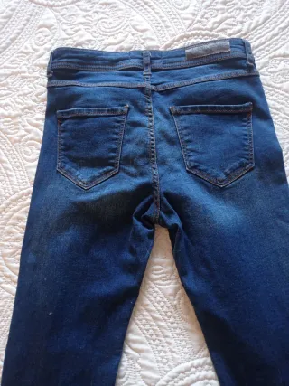 Pantalón vaquero T-36 desgastado