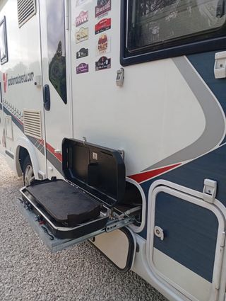 Autocaravana challenger. Perfilada 4 plazas