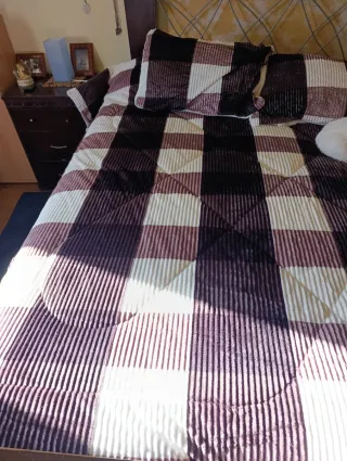 Edredón a cuadros beige y marrón