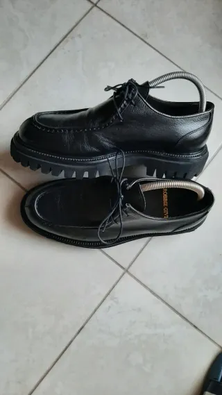 Scarpe allacciate da uomo numero 40 perfette
