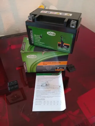 Batería Magneti Marelli YTX7A-BS AGM