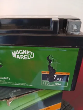 Batería Magneti Marelli YTX7A-BS AGM