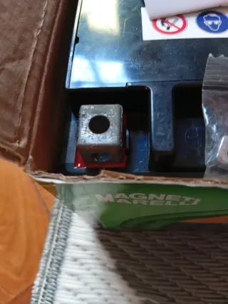 Batería Magneti Marelli YTX7A-BS AGM