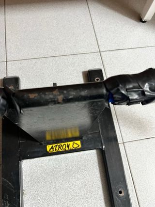 Barra dominadas de pared usada pero resistente!