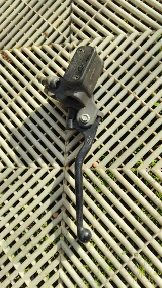 Bomba Freno y Maneta AJP