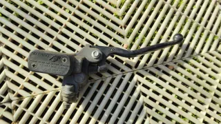 Bomba Freno y Maneta AJP