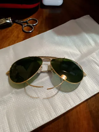 Gafas de sol vintage doradas