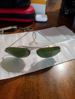 Gafas de sol vintage doradas