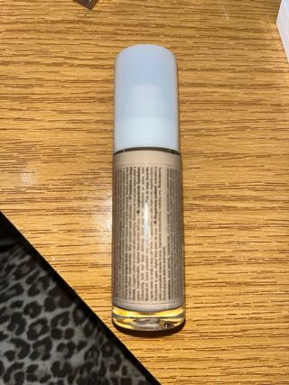 Base maquillaje Essence Stay All Day