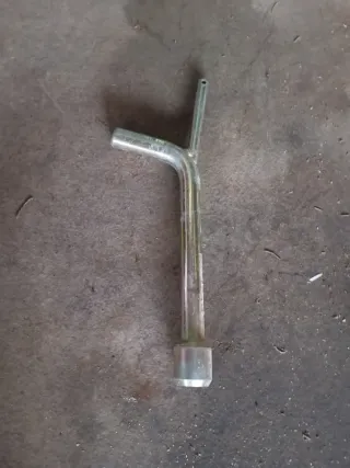 Llave de rueda fuerte 24