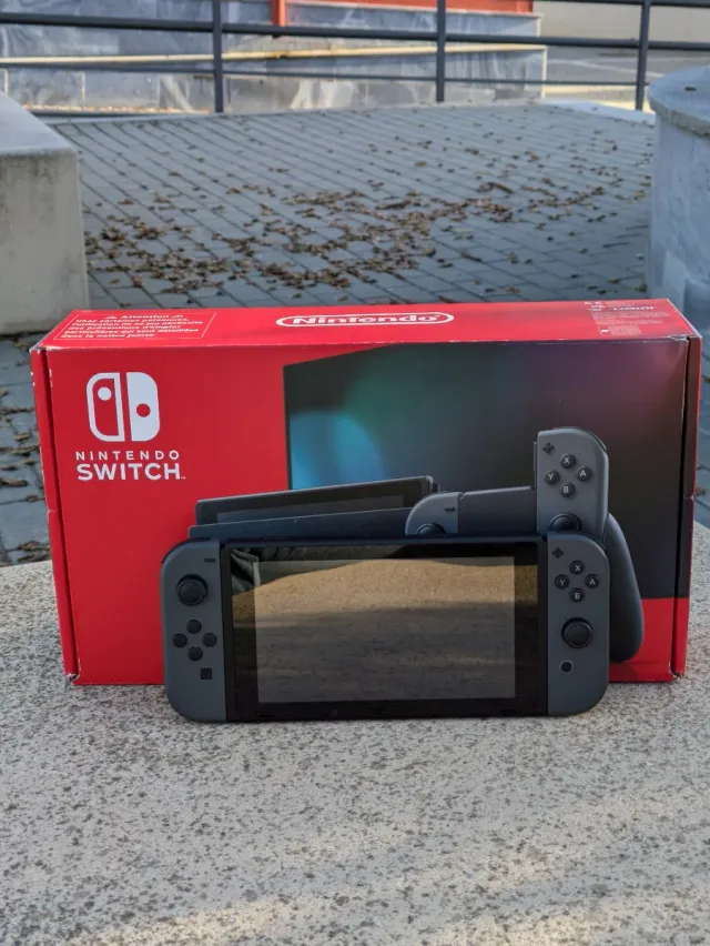 Nintendo Switch V2 con caja, funda y 2 juegos