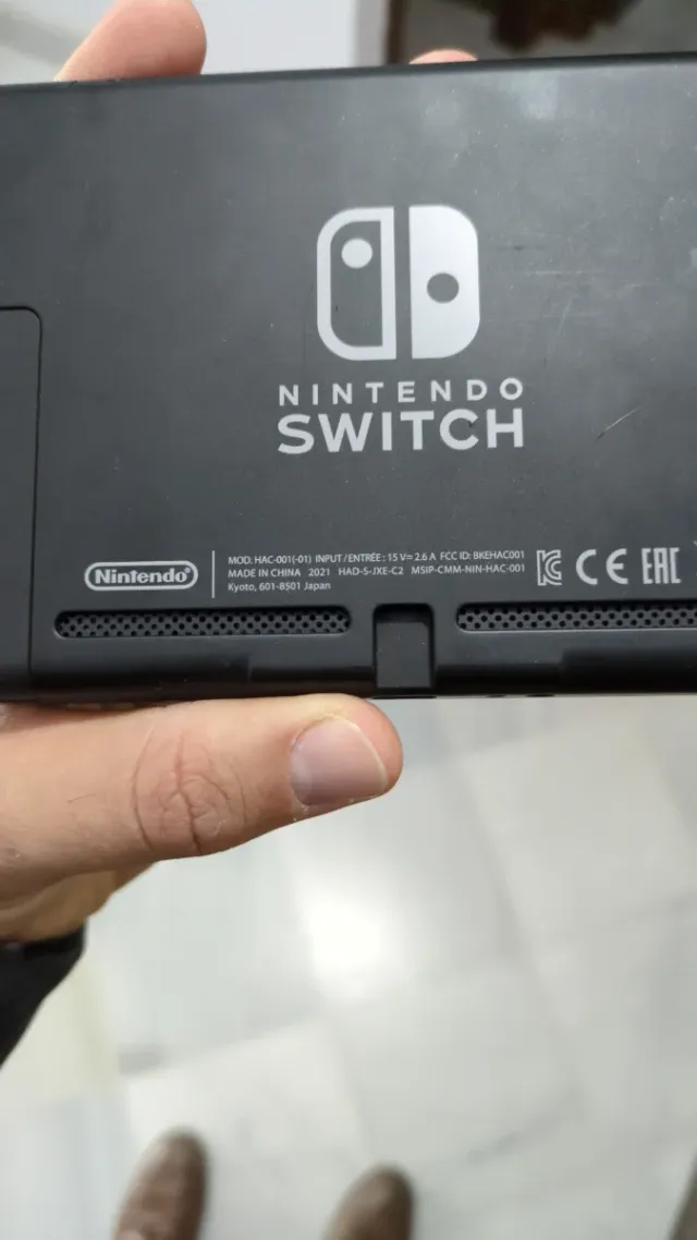 Nintendo Switch V2 con caja, funda y 2 juegos