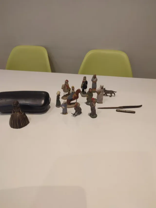 Lote di Piccole Figure Antiche