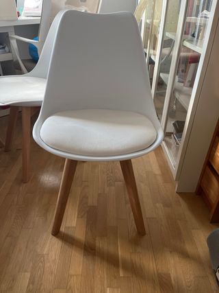 4 Sillas Plástico y Madera