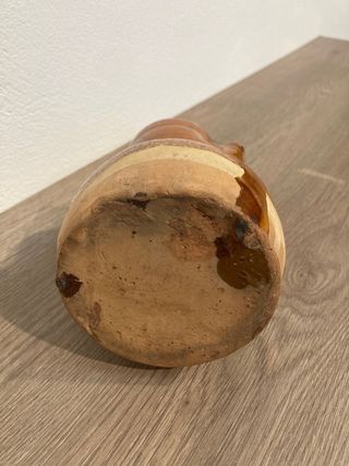 Jarra antigua de barro