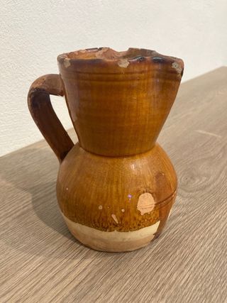 Jarra antigua de barro