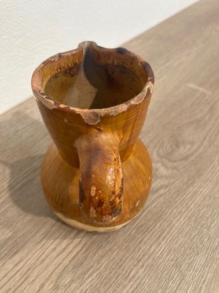 Jarra antigua de barro