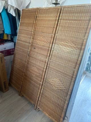 Biombo de mimbre hecho a mano
